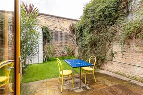 Family-oriented holiday apartment with garden - Image 2