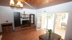 Charmantes Ferienhaus mit Terrasse, Pool und Grill | Haustierfreundlich - Image 2