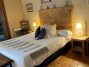 Gemütliche Zimmer in der Nähe von Solesmes mit Pool und privatem Bad - Image 2