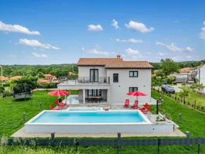 Agradable casa vacacional con barbacoa, terraza y jardín | Vistas a la naturaleza - Image 2