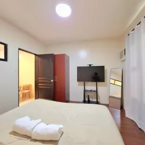 Chambre privée avec sauna et piscine | Vue piscine - Image 2