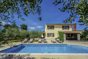 Villa with private pool, garden & BBQ - Image 2