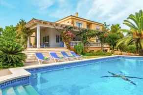 Child-friendly villa with terrace, barbecue & garden - Image 5