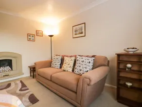 Cottage with garden - Image 4