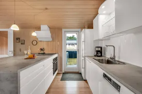 Family-friendly lovely holiday home with hot tub, terrace & sauna | Pets are welcome - Image 3