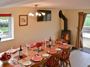 Cottage with terrace, garden & barbeque | River view - Image 3
