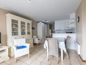 Apartment with terrace & pool - Image 3