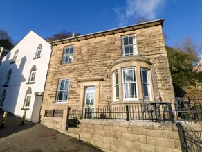 Family-oriented cottage with jacuzzi, BBQ & garden | Pet-friendly - Image 2
