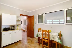 Maison de campagne avec piscine privée, jardin et internet haut débit | Vue jardin - Image 4
