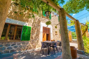 Chalet with BBQ, garden & terrace - Image 2