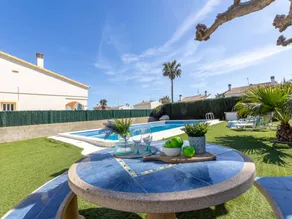 Children-friendly holiday home with terrace, garden & private pool - Image 2