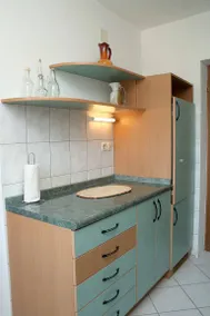 Holiday apartment with terrace, garden & barbecue - Image 5