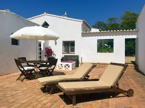 Maison avec jardin, piscine et barbecue | Vue nature - Image 2