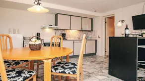 Holiday home with terrace & pool - Image 3