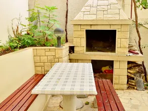 Apartment with terrace & garden - Image 4