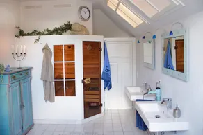 Family-friendly ample holiday home with BBQ & sauna | Garden view | Suitable for remote work - Image 4