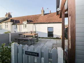 Cottage with garden & barbecue | Beach view - Image 2