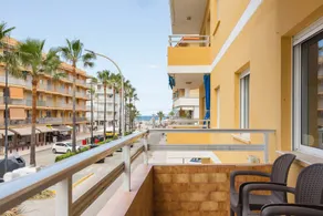 Appartement de vacances avec internet haut débit | Vue plage | À côté de la plage | Parfait pour le travail à distance - Image 2