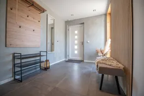 Apartment with terrace - Image 5