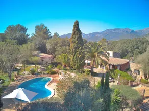 Familienfreundliches wunderschönes Ferienhaus mit Terrasse, Garten und privatem Pool - Image 2