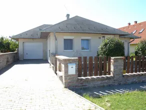 House with barbecue, terrace & garden - Image 2