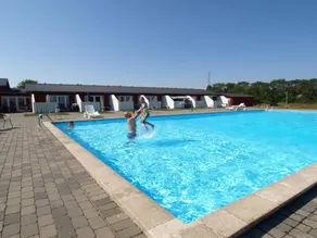 Apartment with pool - Image 2