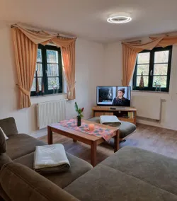 Apartment with terrace - Image 3