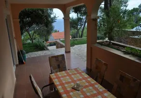 Apartment with garden, terrace & barbeque | Sea view | Dogs allowed - Image 5