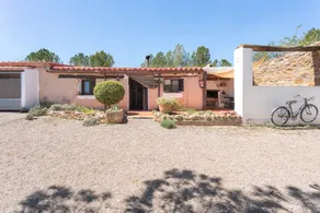 Holiday home with barbeque, garden & pool | Mountain view - Image 4