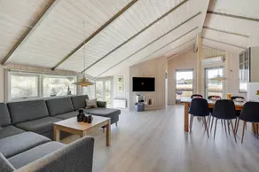 Holiday home with hot tub, sauna & terrace - Image 4