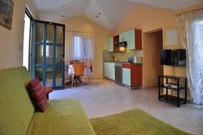 Child-friendly dedicated room with terrace & pool | Dogs allowed - Image 4