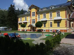 Holiday apartment with garden, terrace & pool - Image 2
