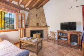 Holiday home with garden, terrace & BBQ | Mountain view - Image 4