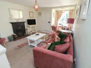 Cottage with garden - Image 3