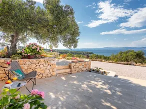 Holiday home with terrace, barbecue & garden - Image 5