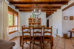 Familienorientiertes Ferienhaus mit Pool, Garten und Grill | Bergblick | Haustiere sind willkommen - Image 4