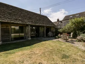 Cottage with garden - Image 2