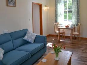 Cottage with garden | River view - Image 3