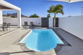 Villa with garden, private pool & terrace - Image 2