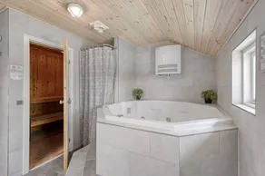 Holiday home with sauna, jacuzzi & barbecue - Image 3