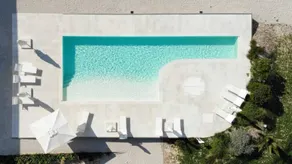 Spacious apartment in villa with pool overlooking the rolling hills - Image 4