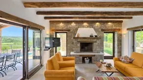 Flat with private pool, barbecue & terrace | Lake view - Image 3