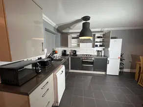 Child-friendly holiday home with garden - Image 4
