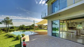 Flat with pool, barbecue & hot tub - Image 2