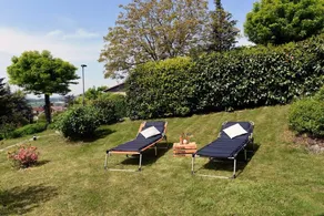 Holiday home with garden & terrace - Image 4