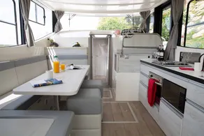 Boat with garden, barbeque & terrace - Image 3