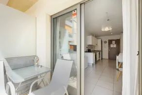 House | City view - Image 2