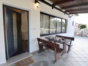 Holiday apartment with terrace - Image 2
