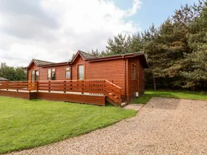 Cottage with sauna, hot tub & pool - Image 2