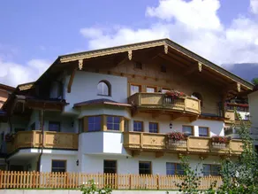 Holiday apartment with balcony in the ski resort - Image 3